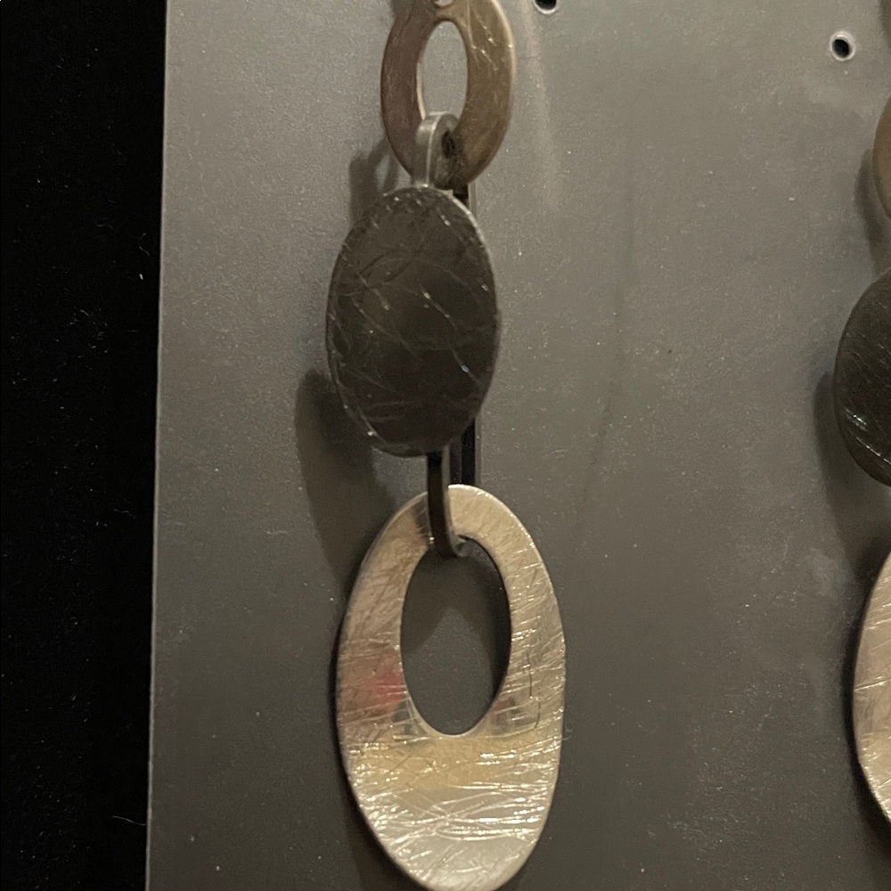 Fashion Jewelry Silver Oval Earrings - Picture 2 of 4